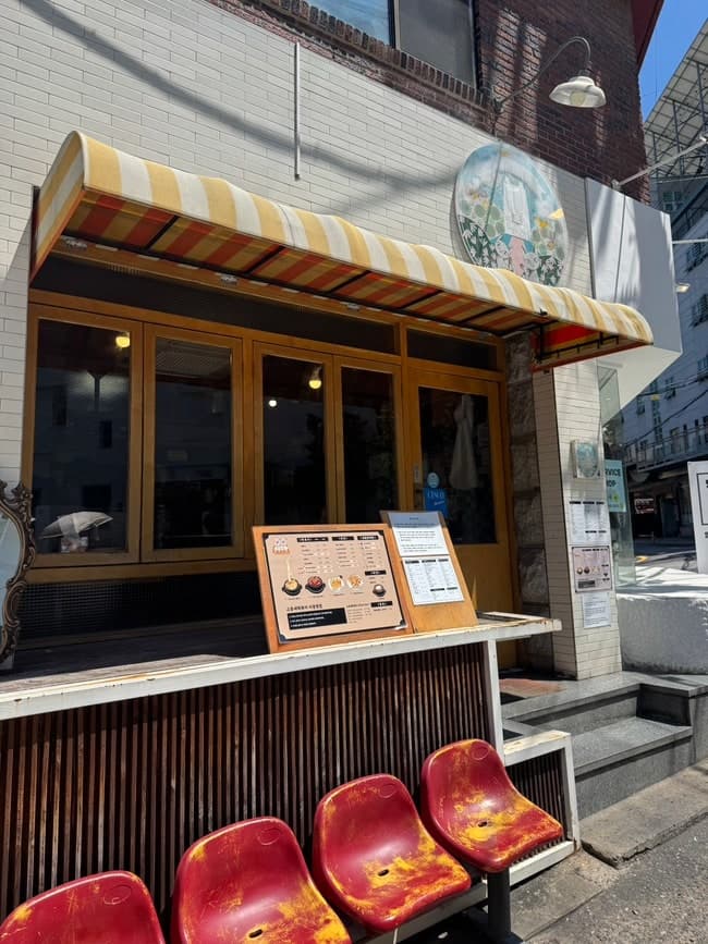 The Neighborhood Ttokbokki: Famous Cheese-Falls in a Stone Bowl